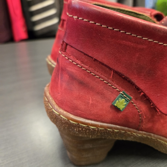El Naturalista Red Women's Shoes - Picture 2 of 9